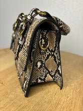 Load image into Gallery viewer, The Cobra Clutch (Brown)