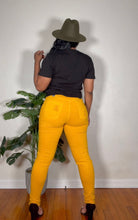 Load image into Gallery viewer, Blooming Distress Jeans-Mustard
